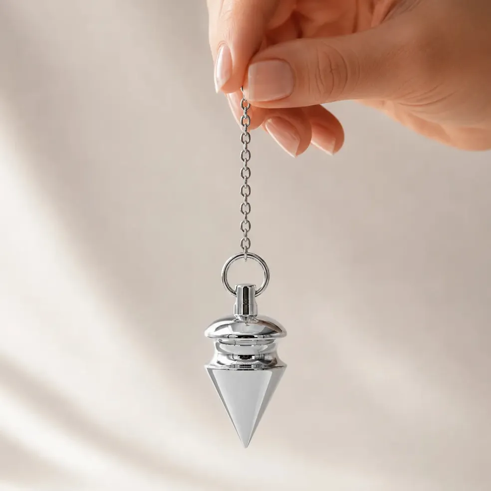 Pendule en laiton chromé | Conique