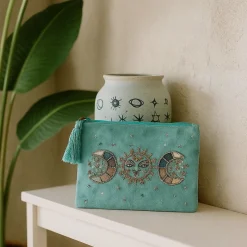 Pochette zippée en velours menthe | broderie Phases Lunaires